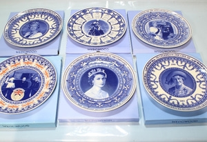 엔틱하우스 영국  웨지우드 엘리자베스 여왕 기념 접시 세트 자체브랜드  기본트렌드 자체제작 국내 